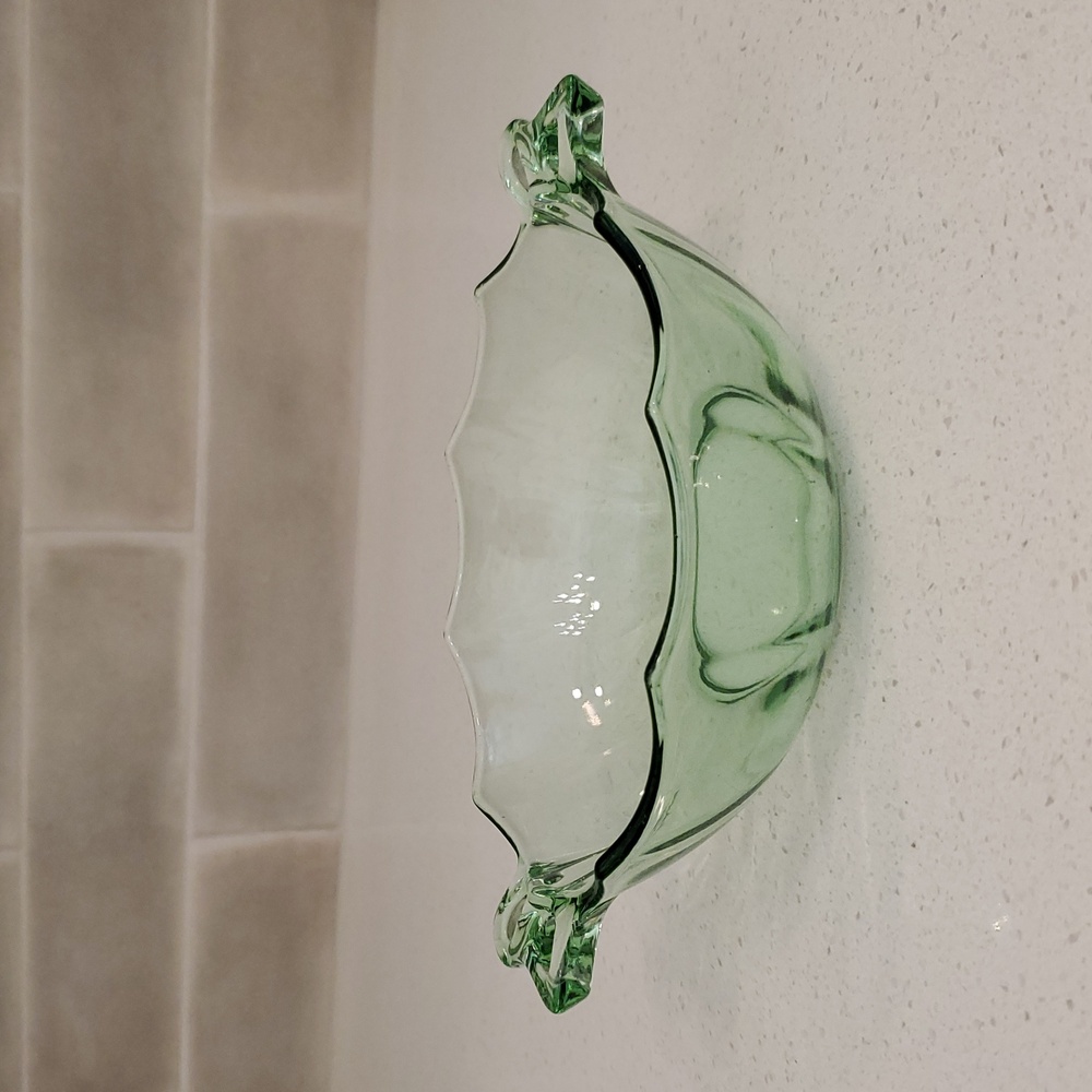 Fostoria Fairfax Uranium Green Bow Handle Depression Glass Candy Bowl - Picture 3 of 6